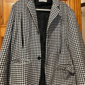 Women's Black and White Houndstooth Coat